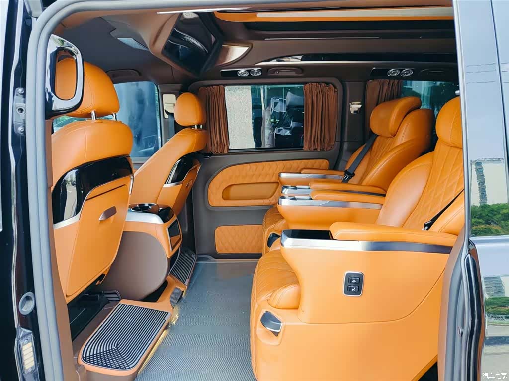 Mercedes-Benz 7, 2024 14