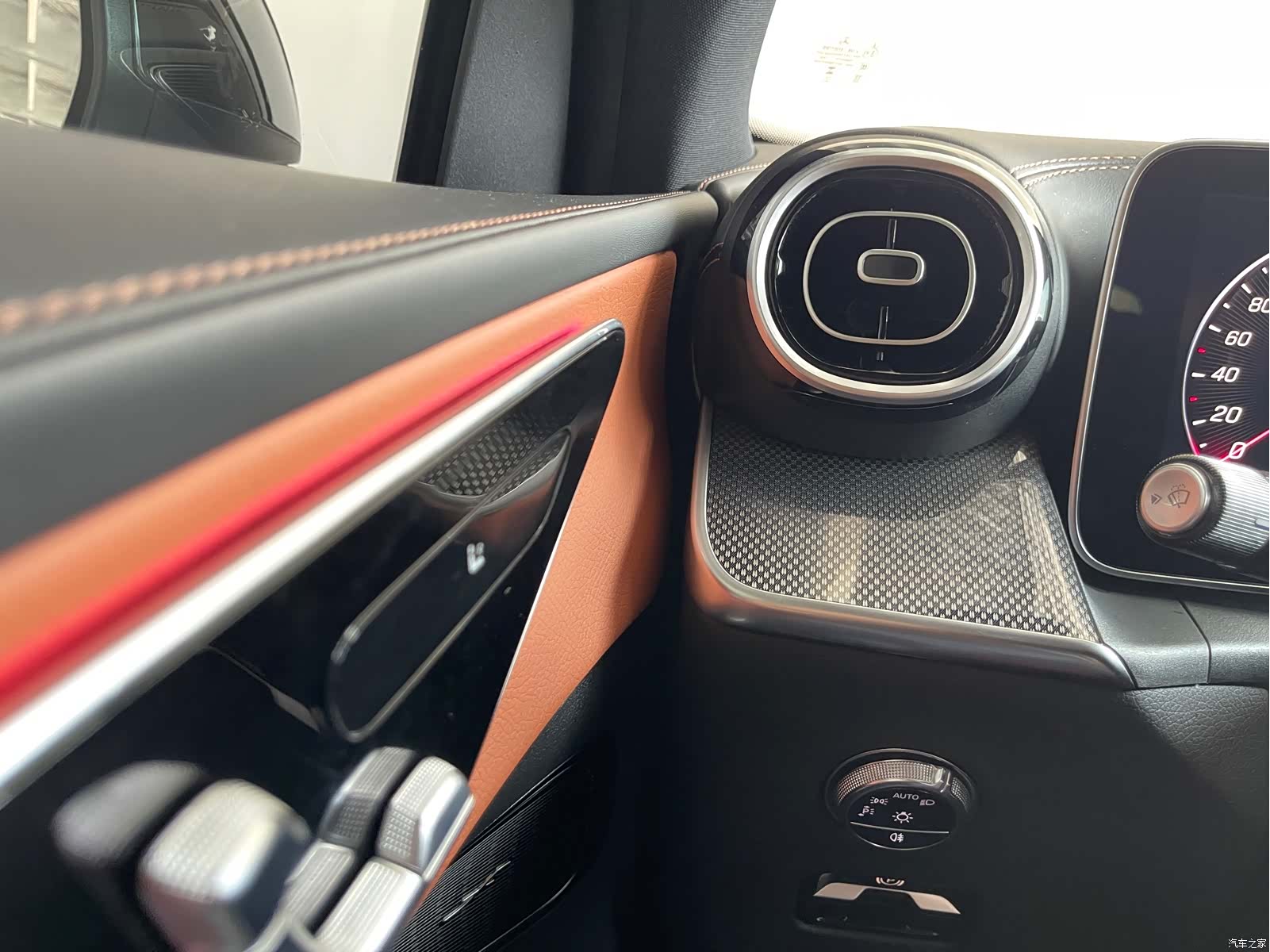 Mercedes-Benz GLC, 2023 16