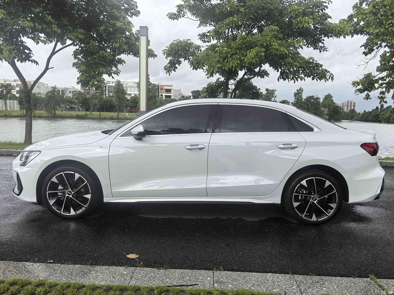 Audi Flying Spur, 2026 все фото