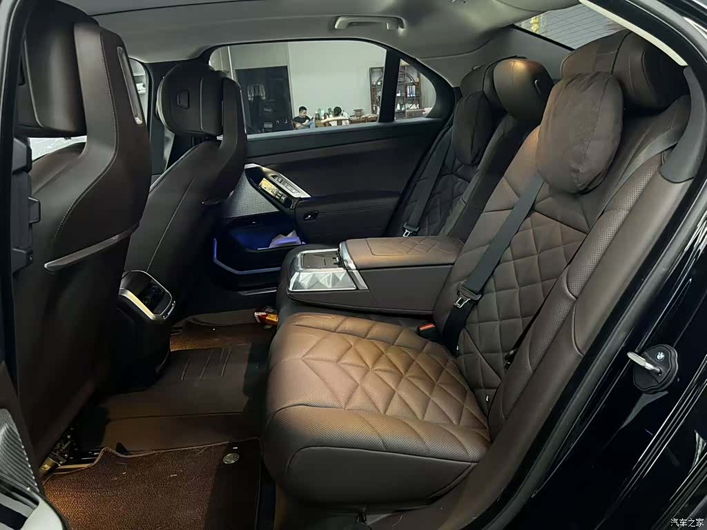 BMW i7, 2025 9