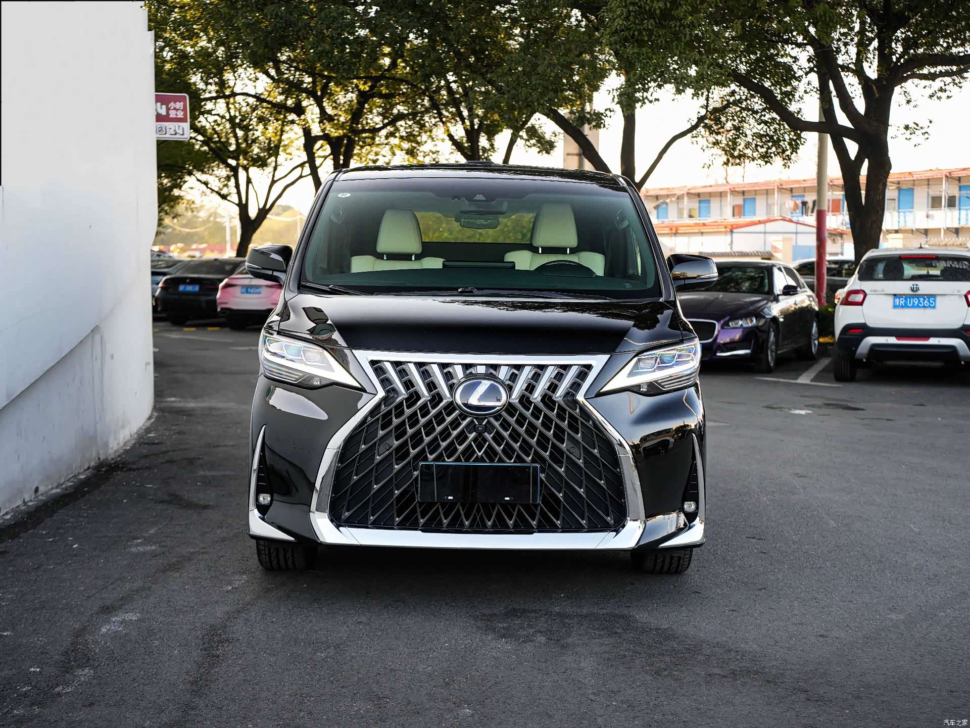 Lexus LM, 2021 2