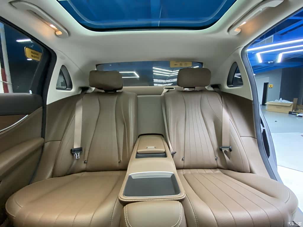 Mercedes-Benz E-Class, 2023 19