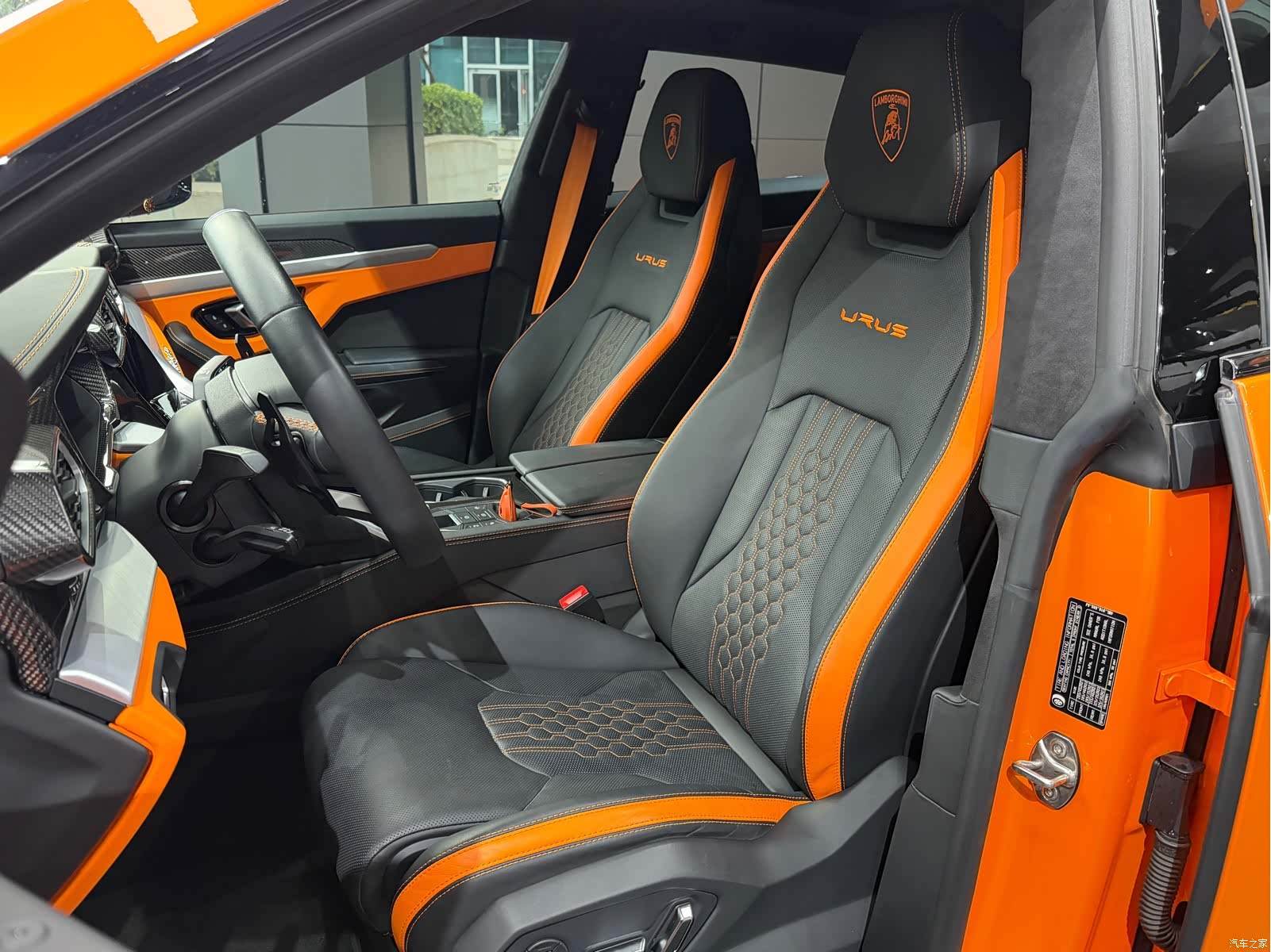 Lamborghini Urus, 2023 8