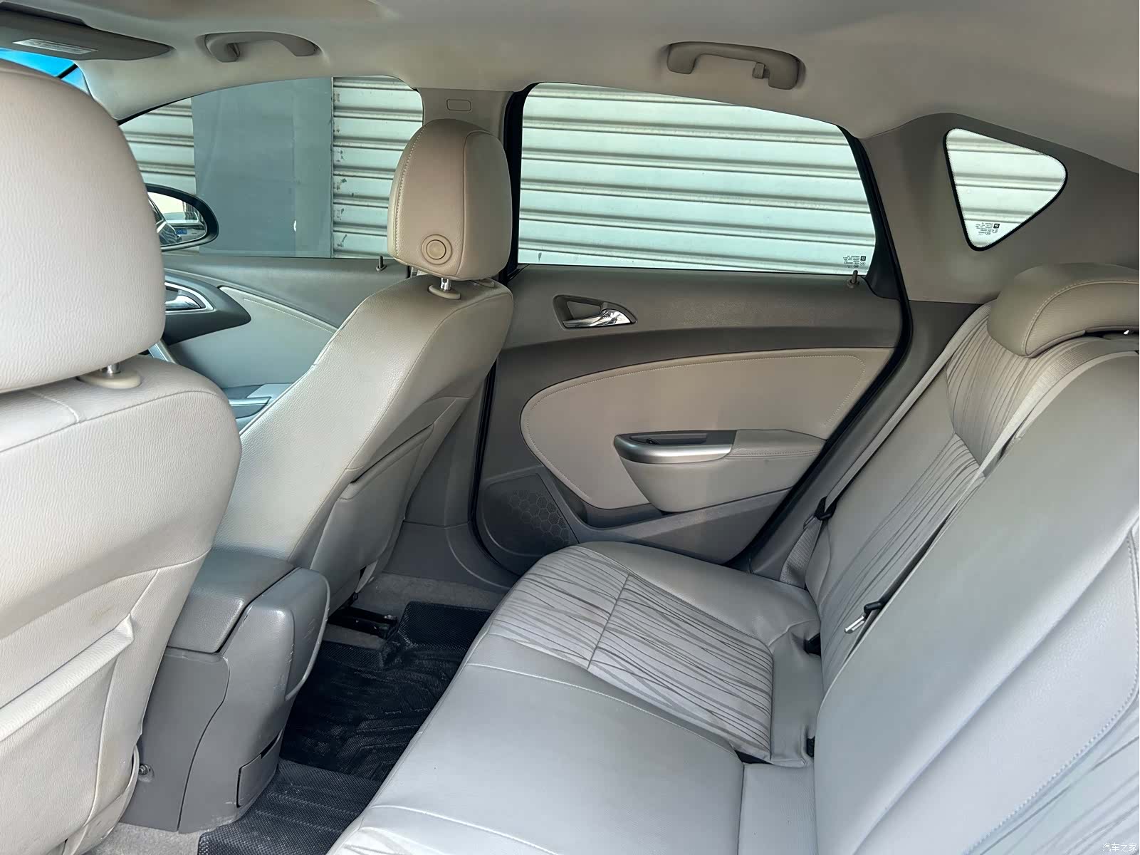 Buick XT, 2012 10