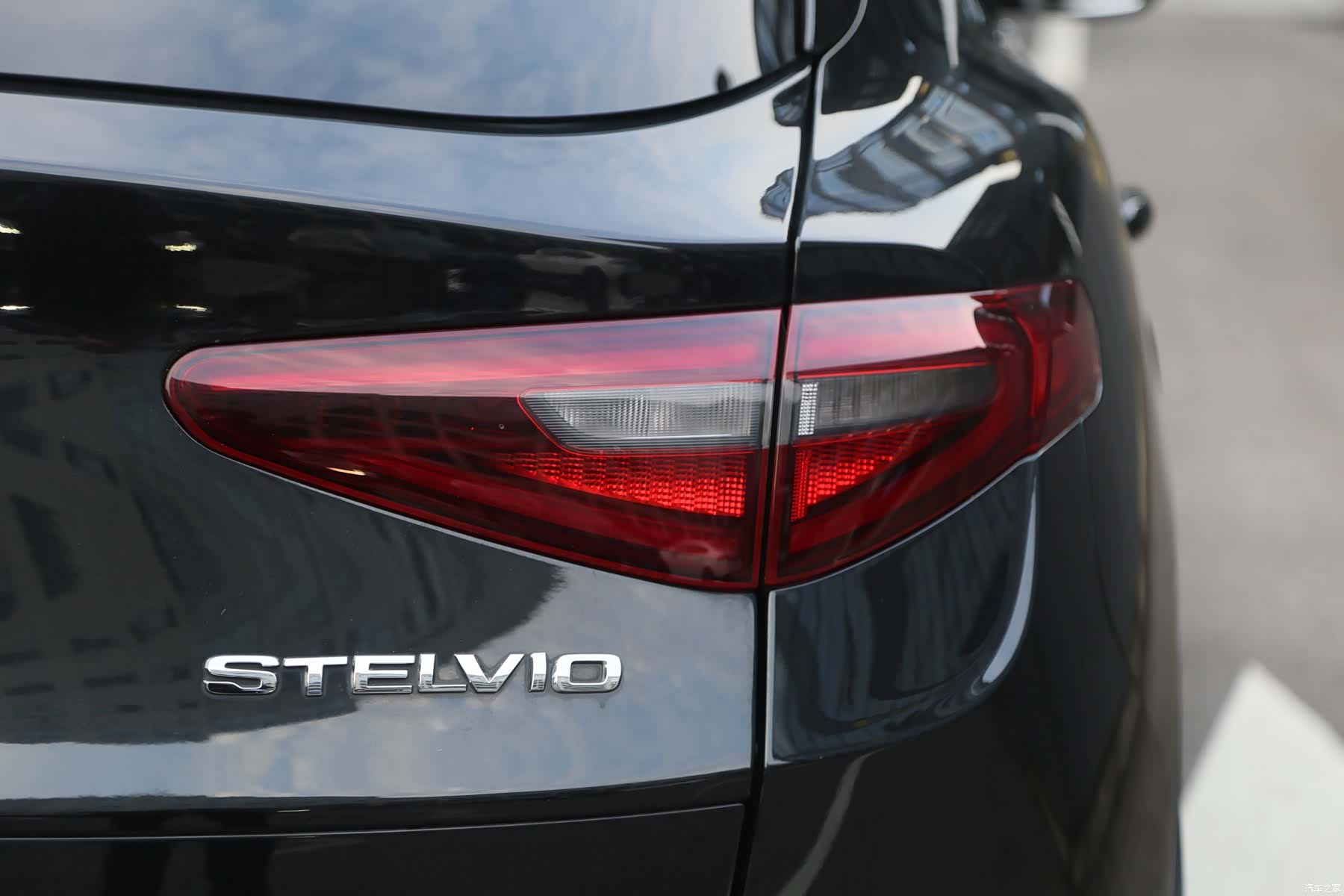 Alfa Romeo Stelvio, 2019 3