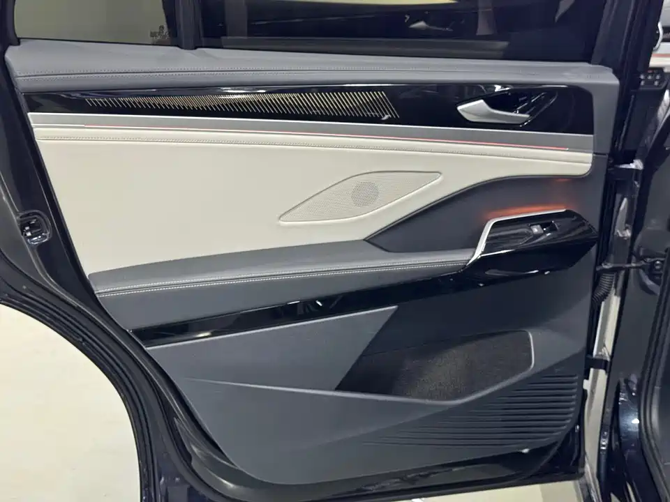 Volkswagen ID.6 CROZZ