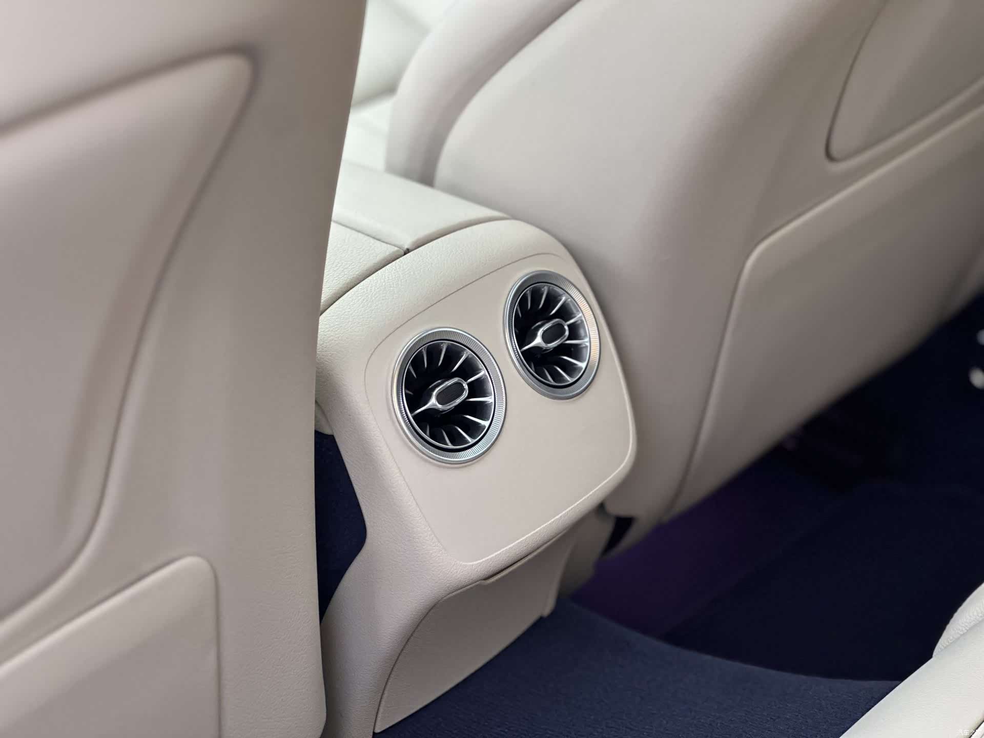 Mercedes-Benz E-Class, 2023 16