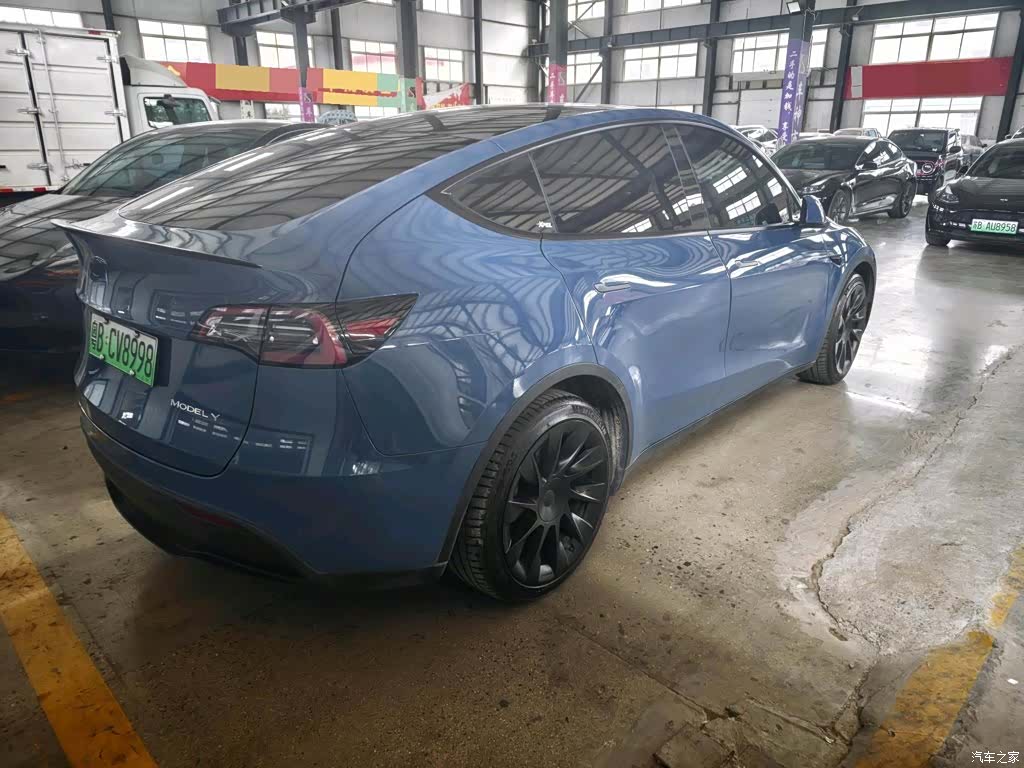 Tesla Model Y, 2021 все фото