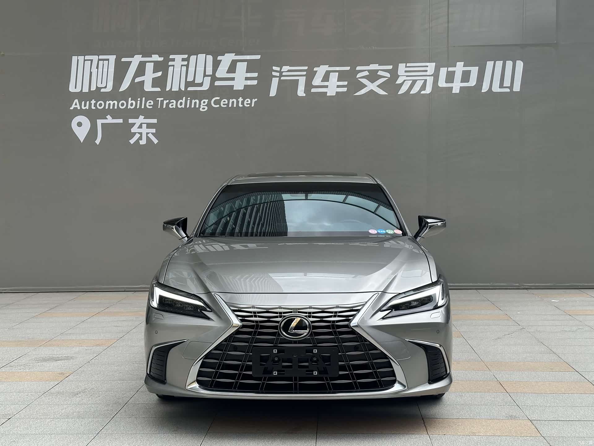 Lexus ES, 2025 2