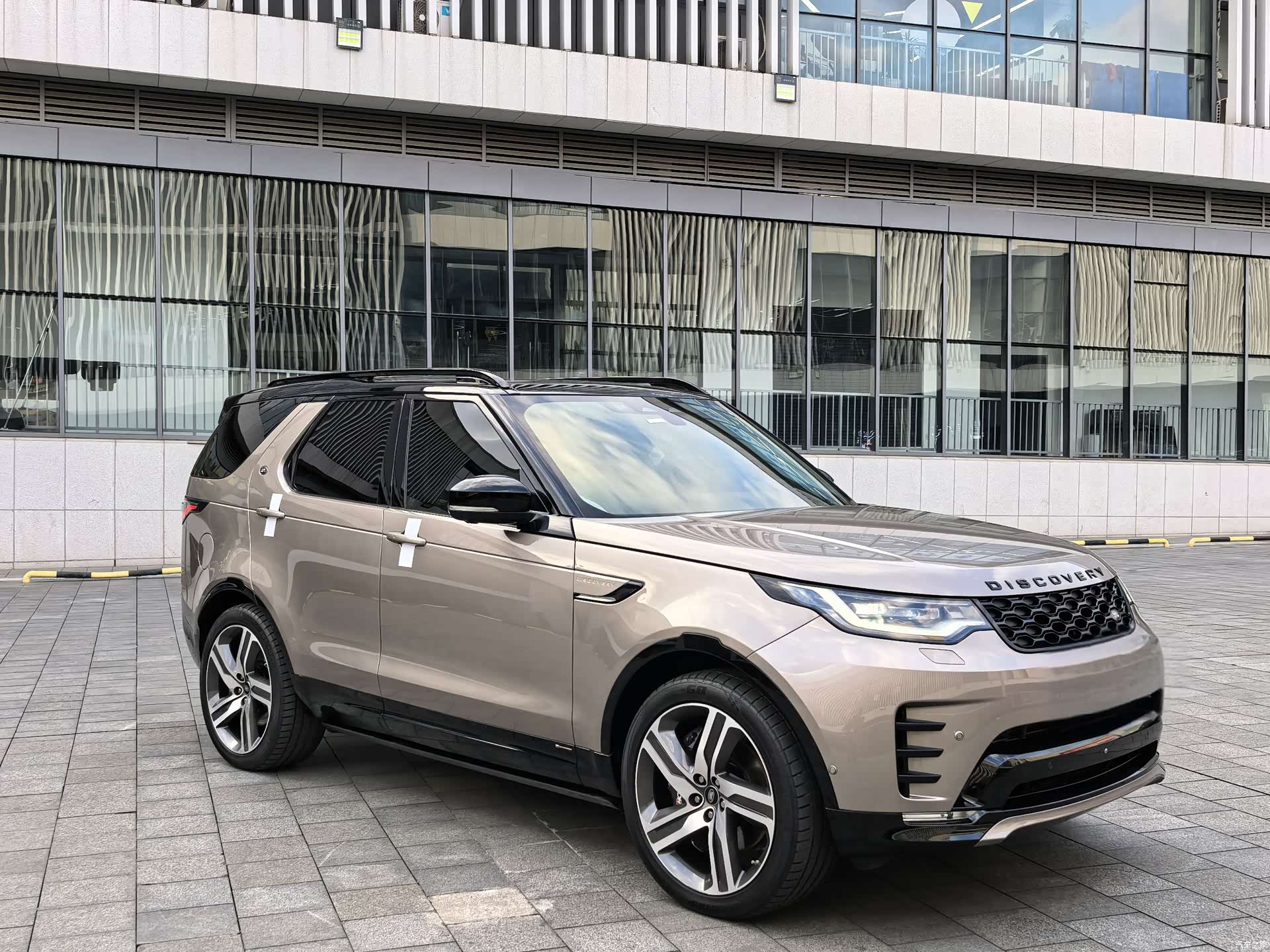 Land Rover Discovery, 2021 3