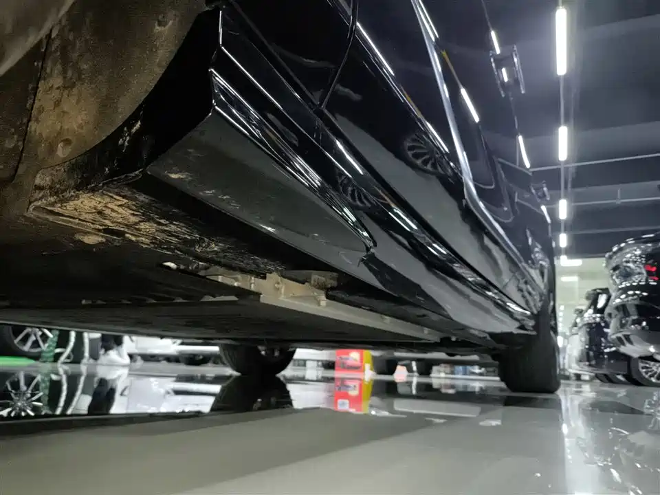 VOYAH Lantu chasing light