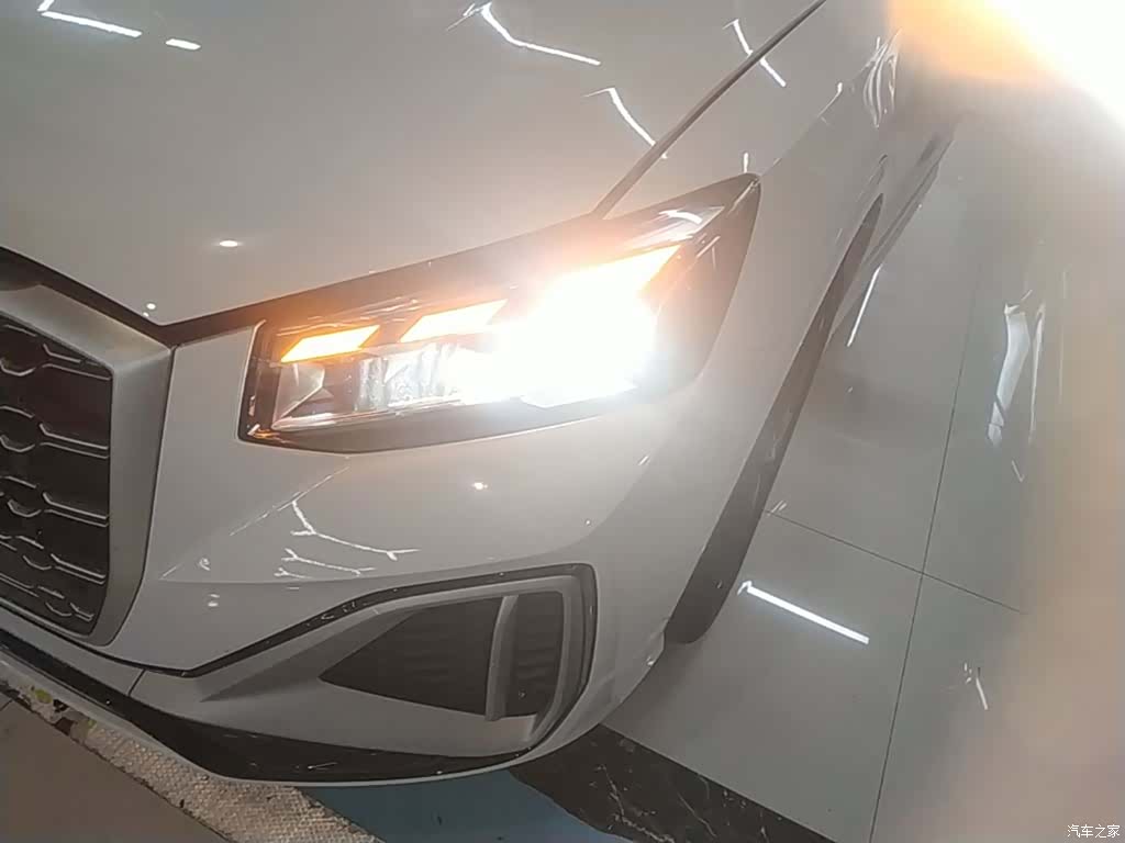 Audi Q2L, 2023 24