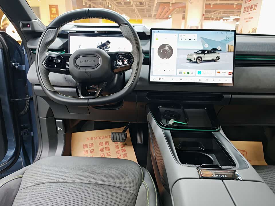 Lynk & Co 08 EM-P