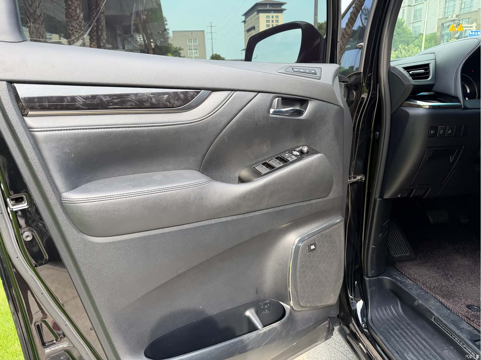 Toyota Vellfire, 2022 14