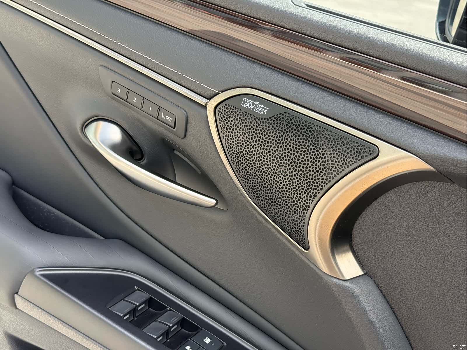 Lexus ES, 2019 15