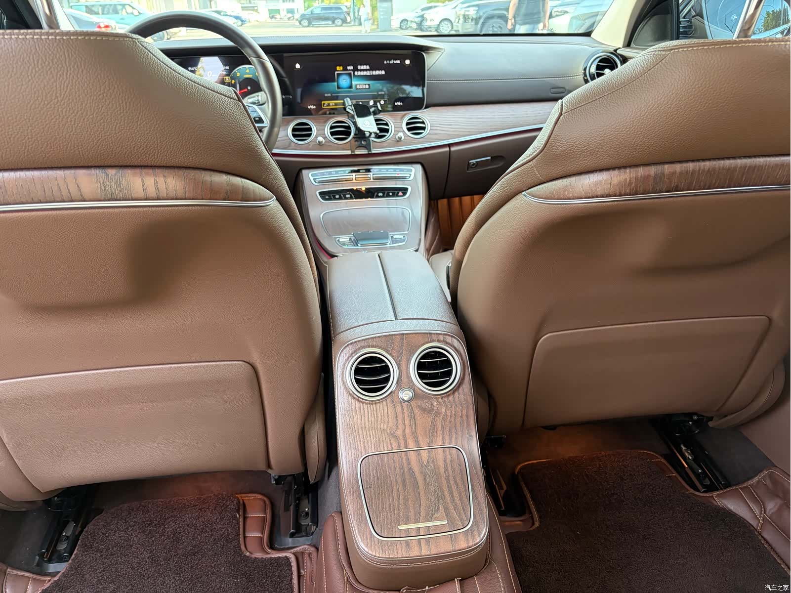 Mercedes-Benz E-Class, 2023 11
