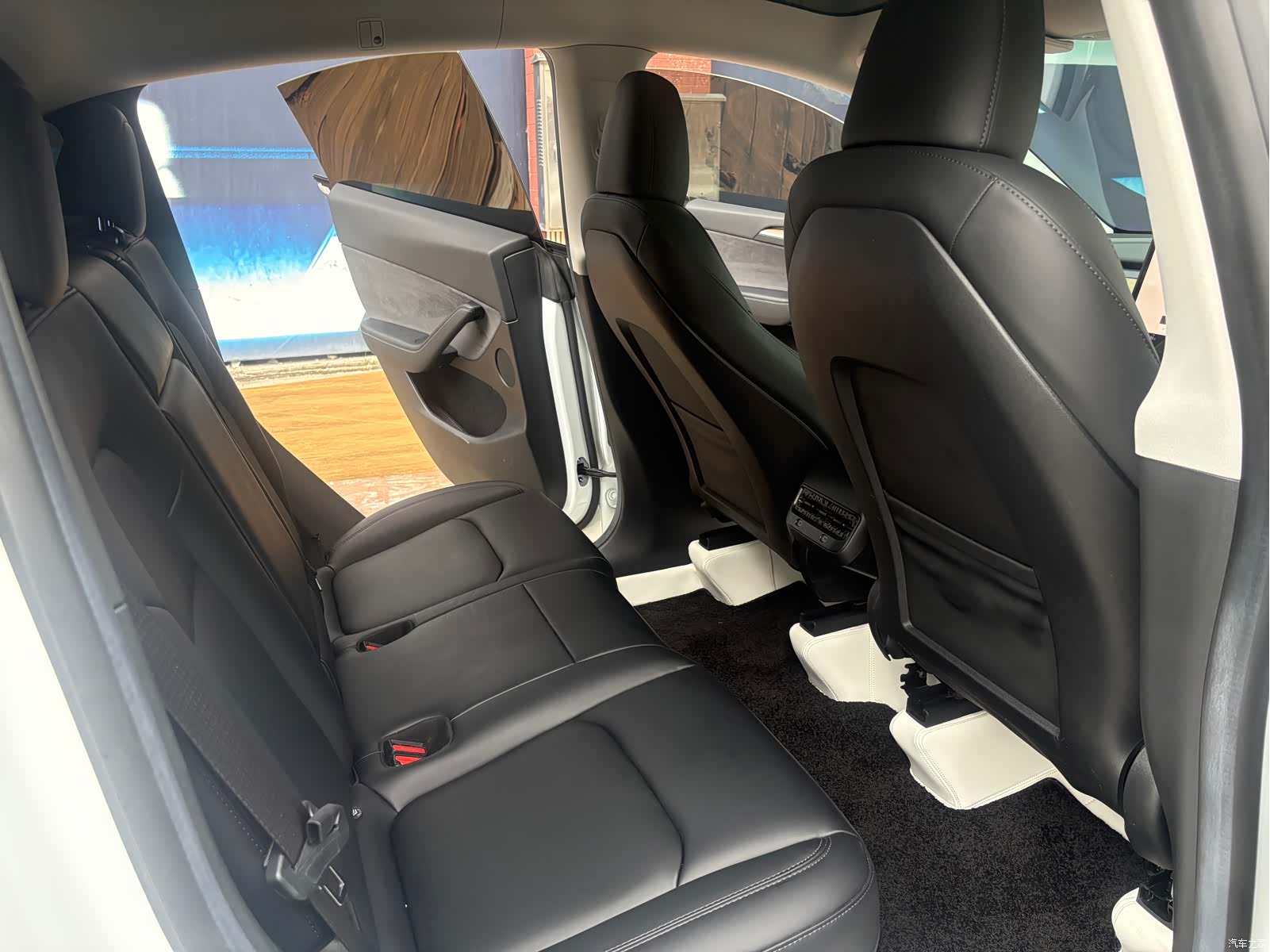 Tesla Model Y, 2023 9