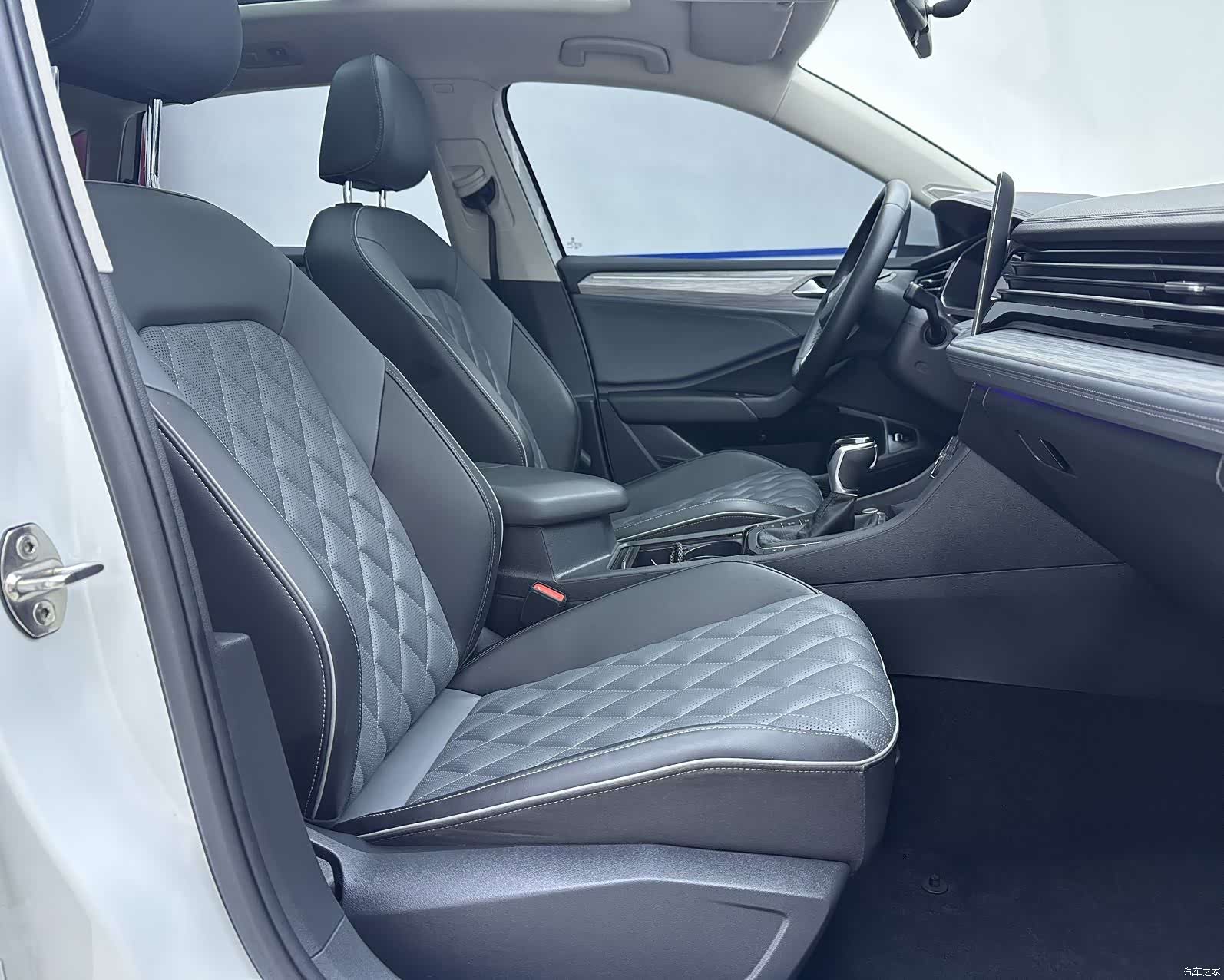 Volkswagen Sagitar, 2023 8
