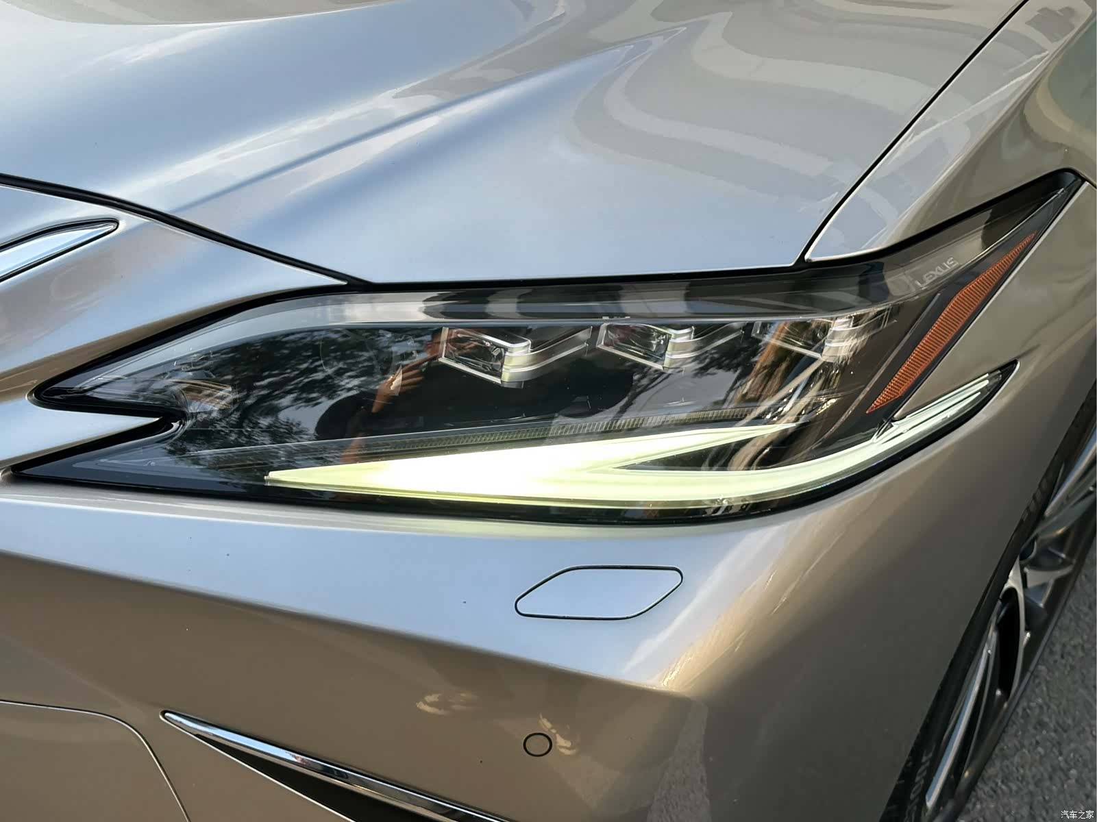 Lexus ES, 2022 3
