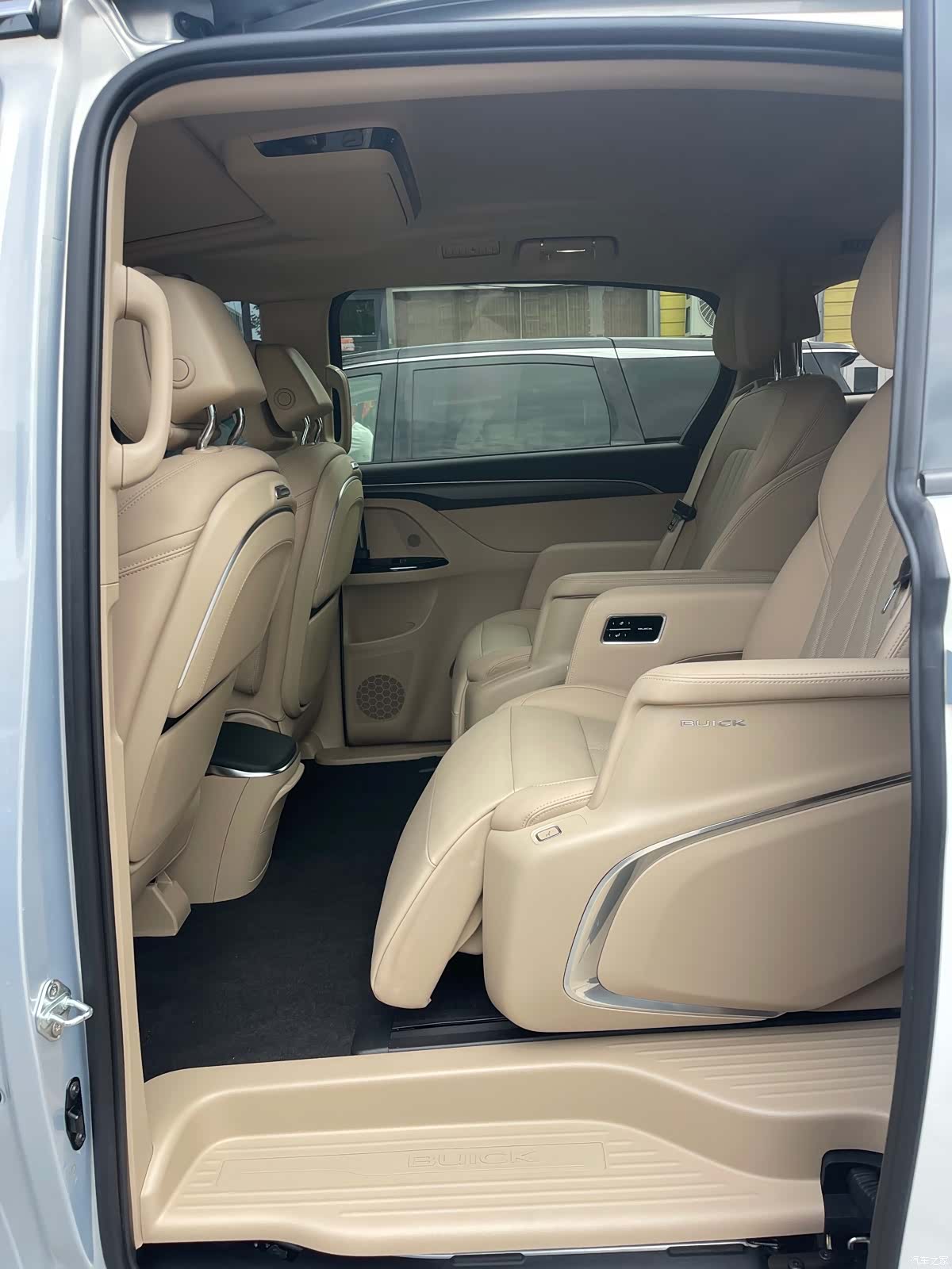 Buick GL8, 2025 10