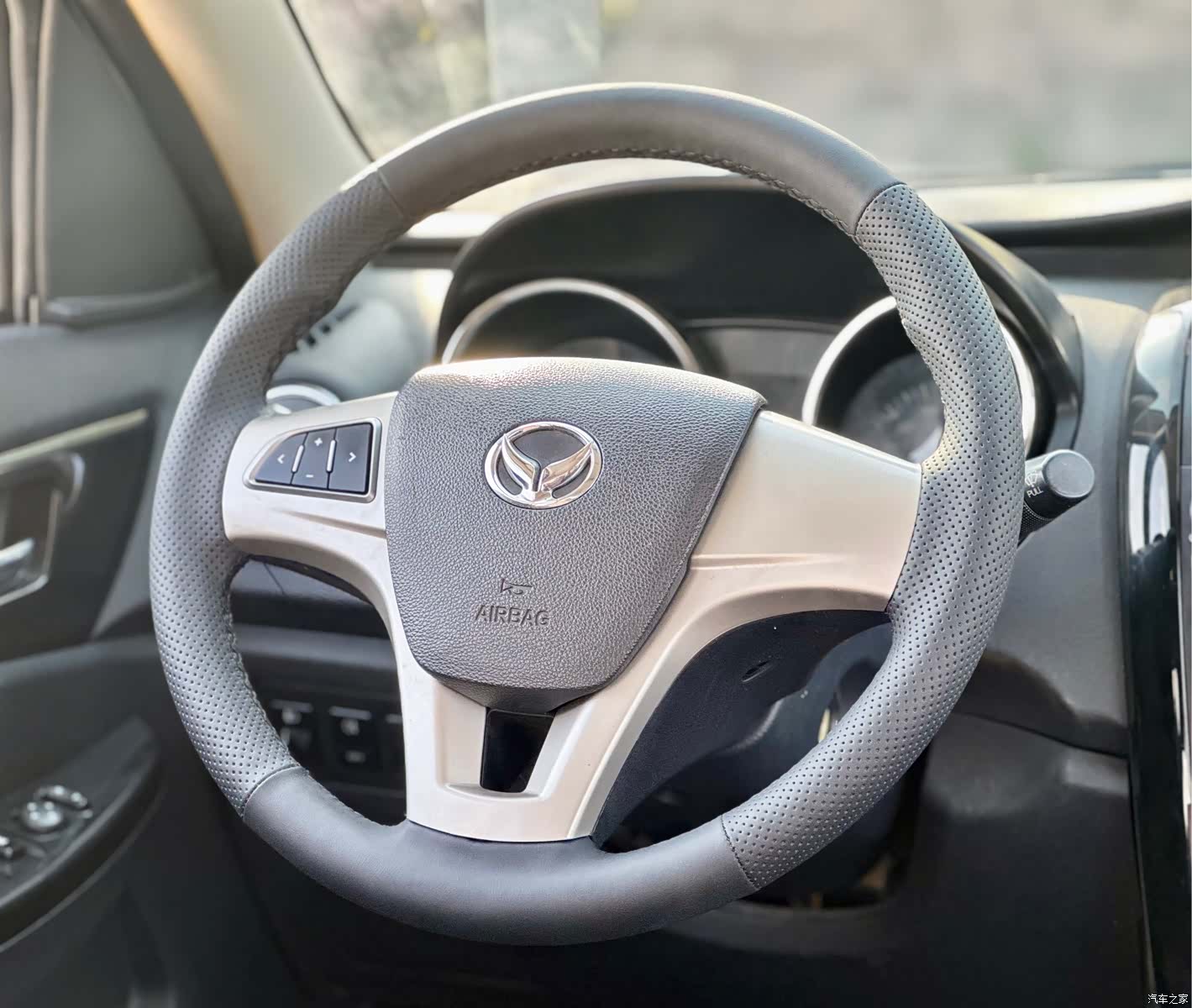 BAIC S3, 2015 34