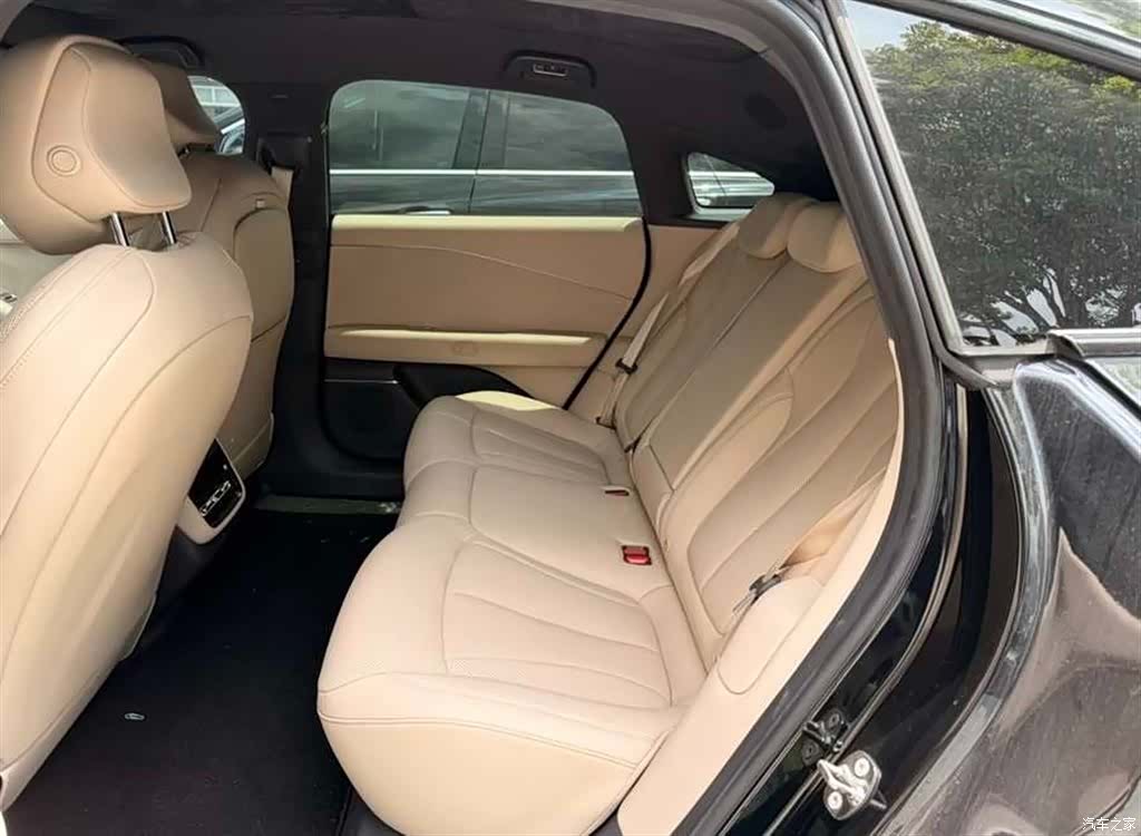 Xpeng P7, 2025 8