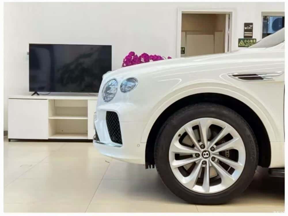 Bentley Bentayga, 2020 9