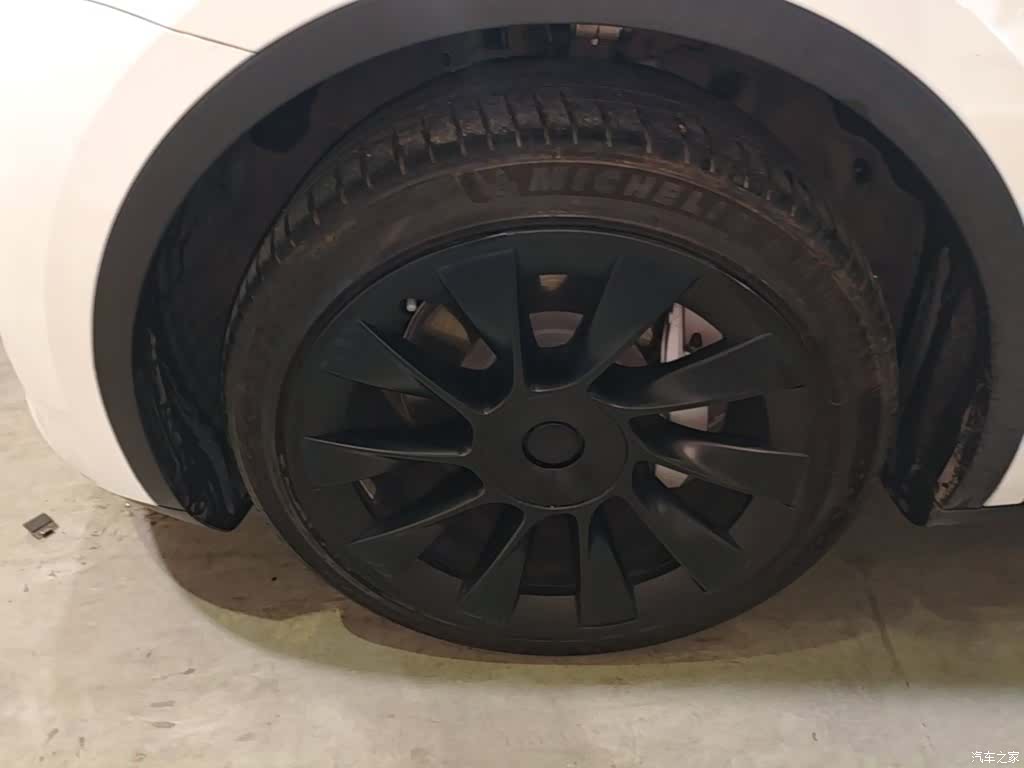 Tesla Model Y, 2024 23
