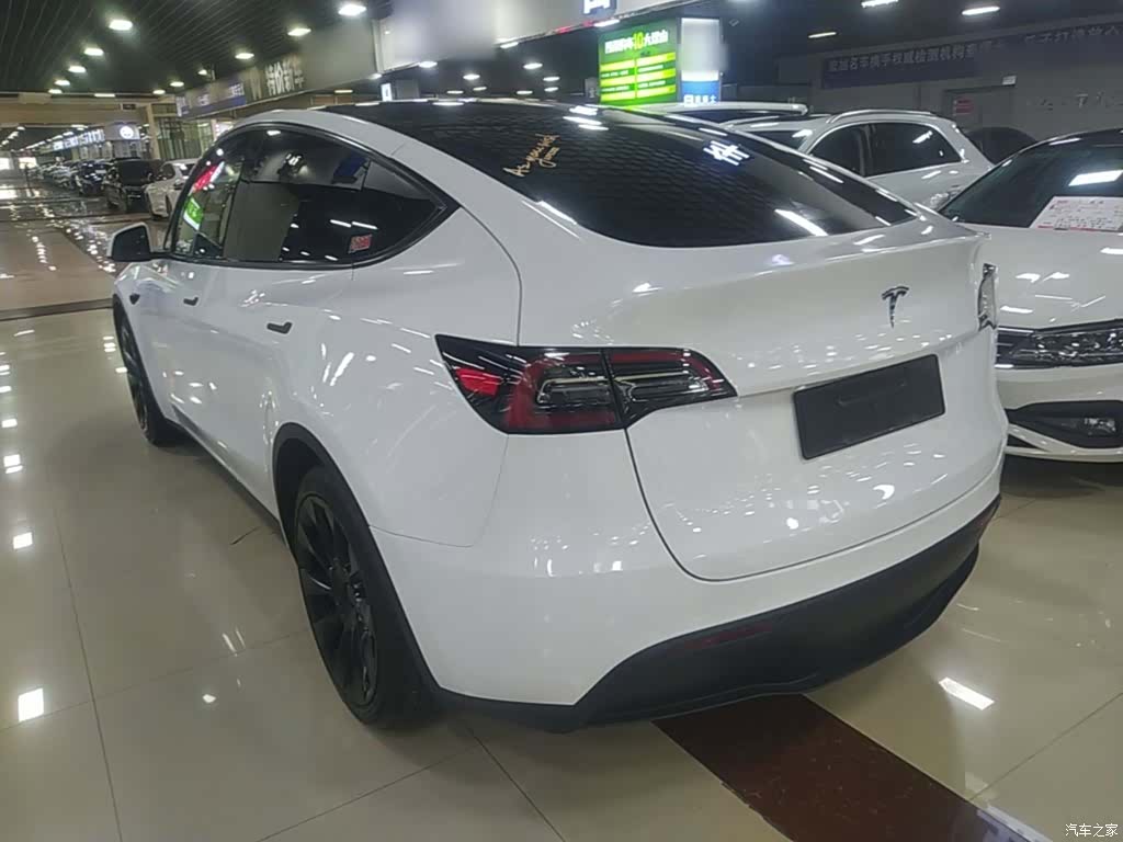 Tesla Model Y, 2021 все фото