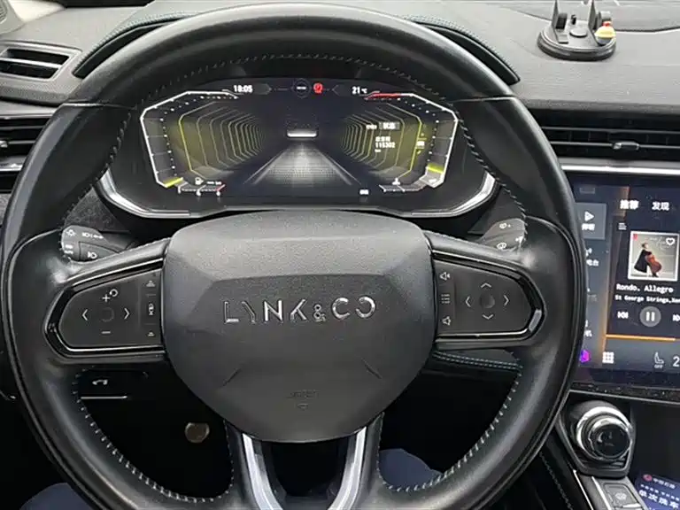 Lynk & Co 05