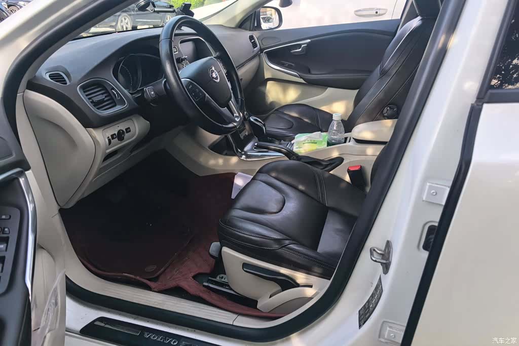 Volvo V40, 2015 9