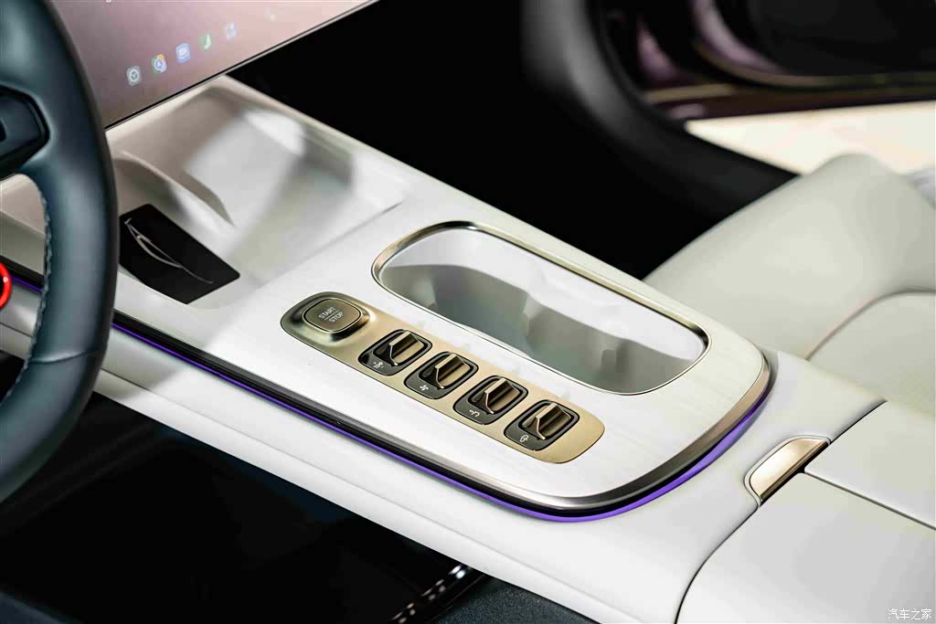 Xiaomi SU7, 2024 12