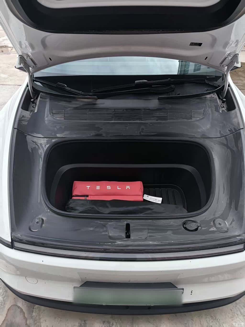 Tesla Model Y, 2025 10