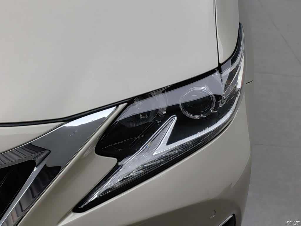 Lexus ES, 2016 7