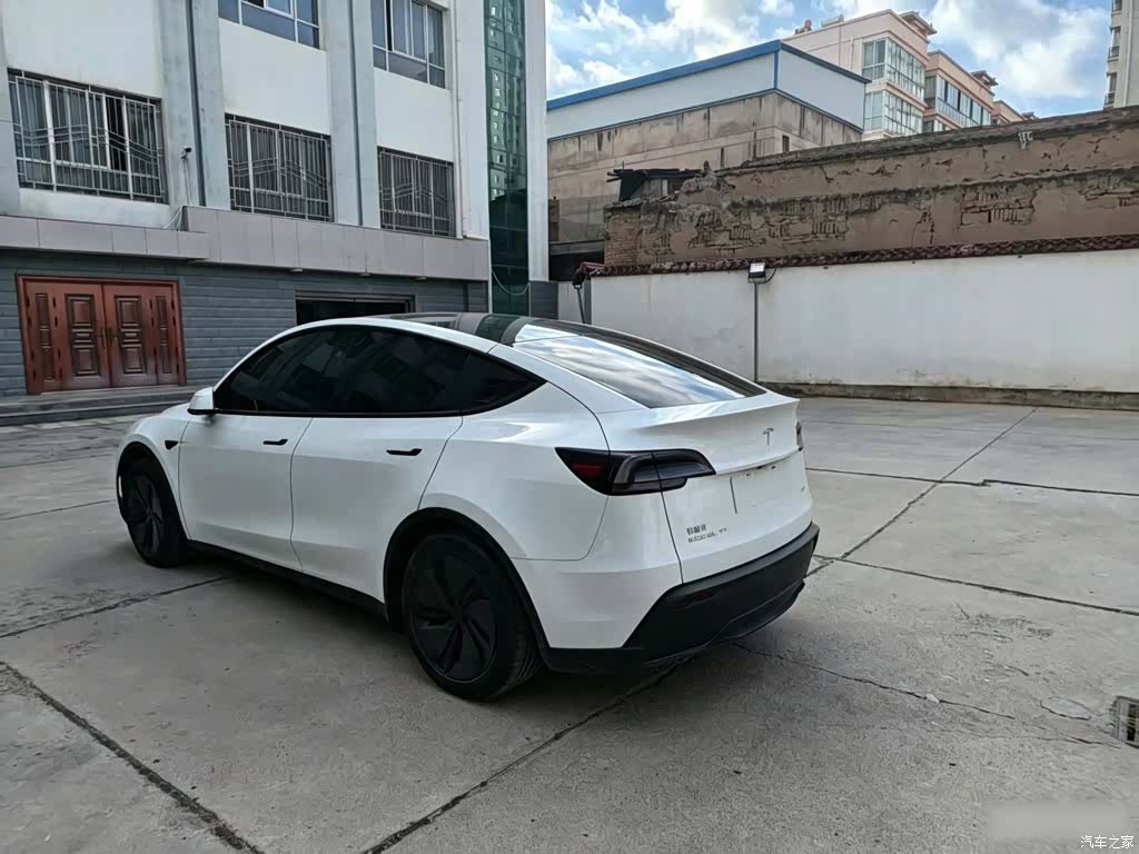 Tesla Model Y, 2025 16