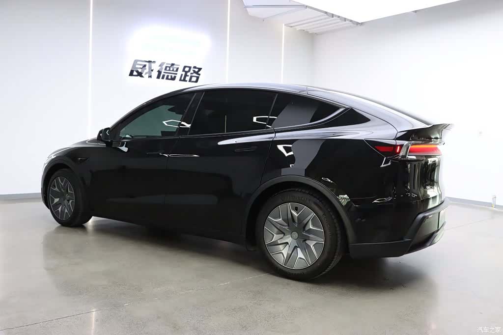 Tesla Model Y, 2026 6