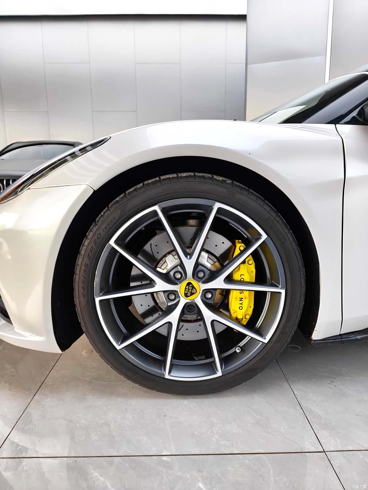 Lotus EMIRA, 2025 13