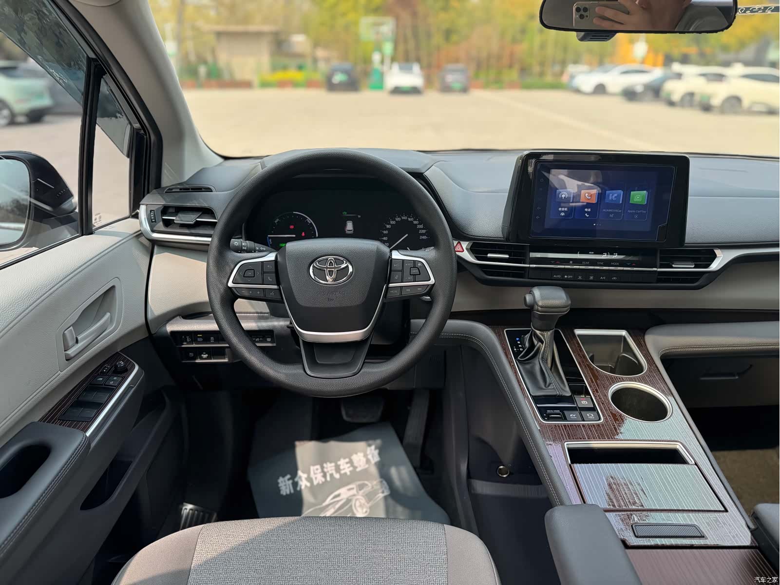 Toyota Sienna, 2023 10