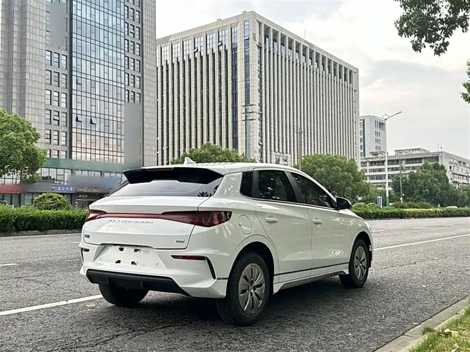 BYD e2