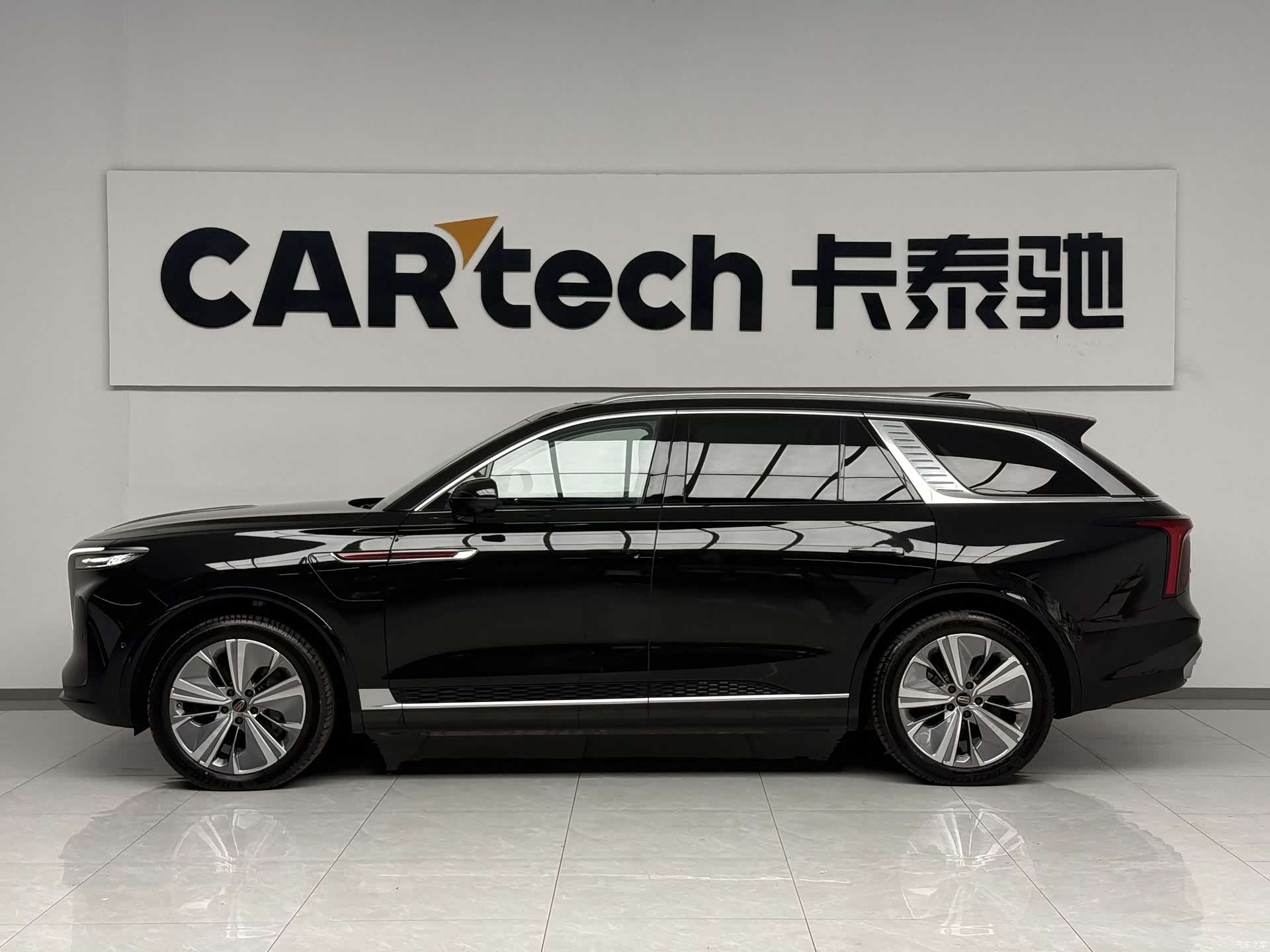 Hongqi E-HS9, 2023 3