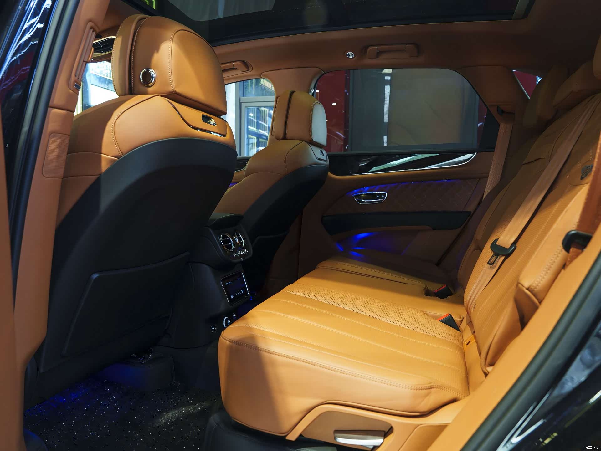 Bentley Bentayga, 2022 22