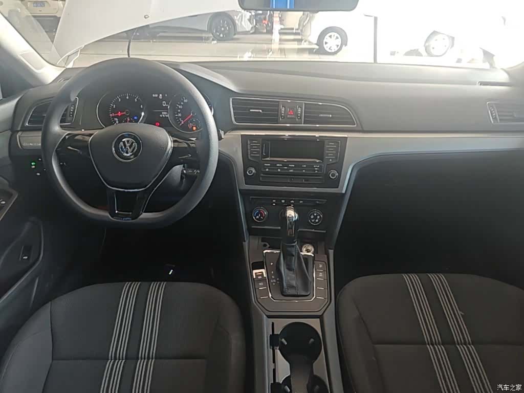 Volkswagen Lamando, 2016 10