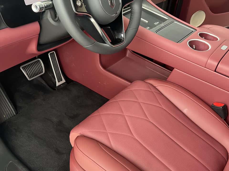 AITO Ask the world M8