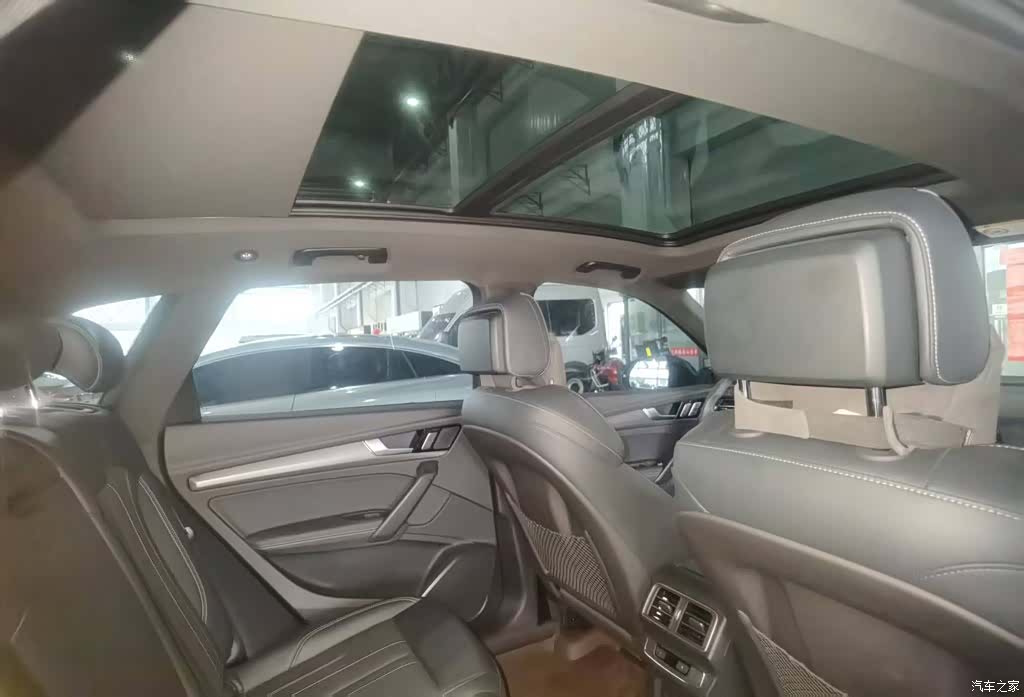 Audi Q5L, 2026 10