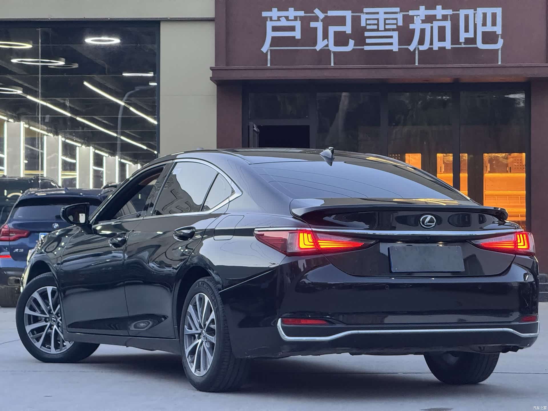 Lexus ES, 2023 все фото