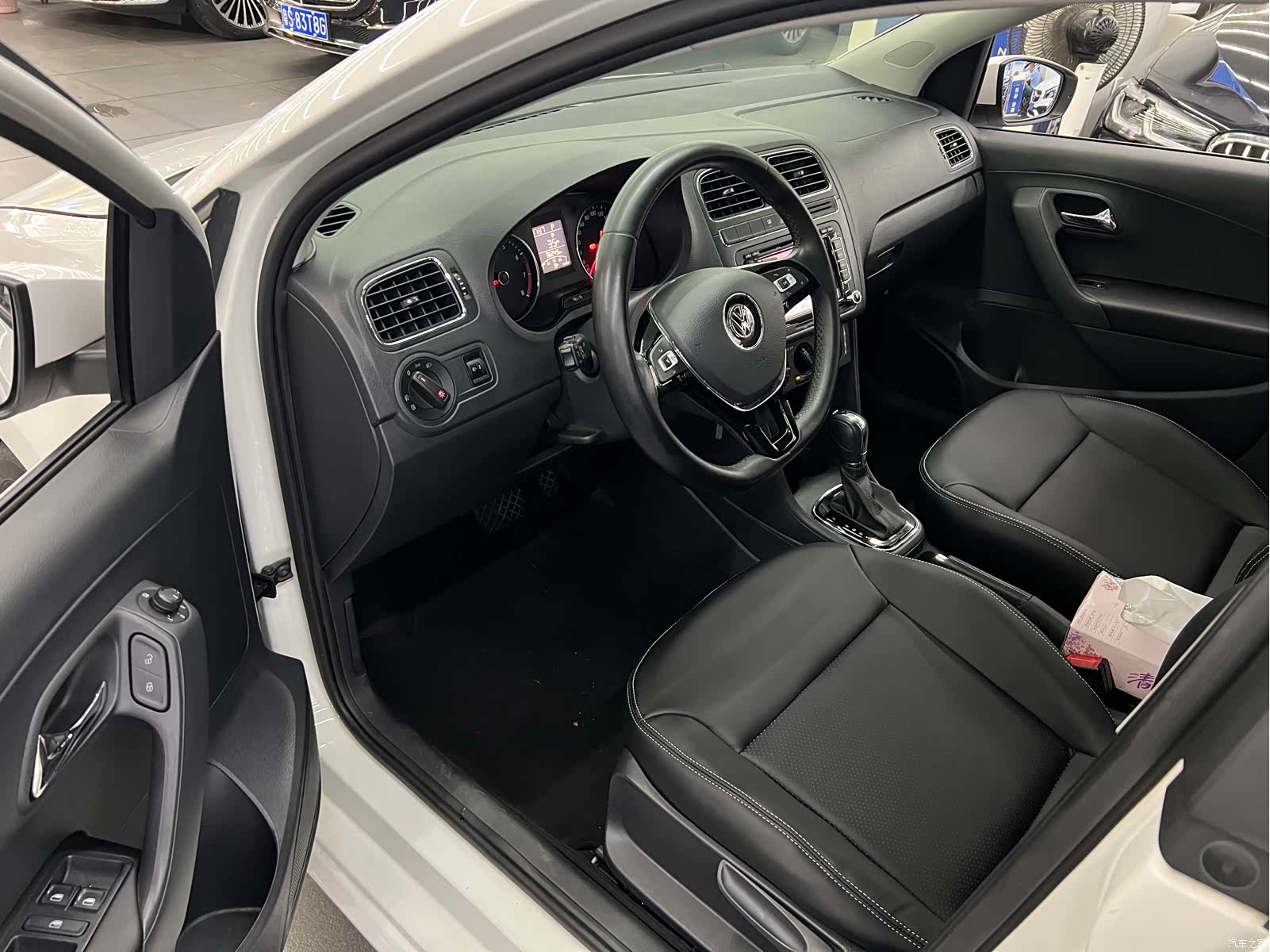 Volkswagen Polo, 2016 все фото