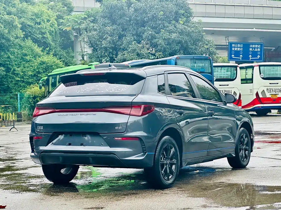 BYD e2