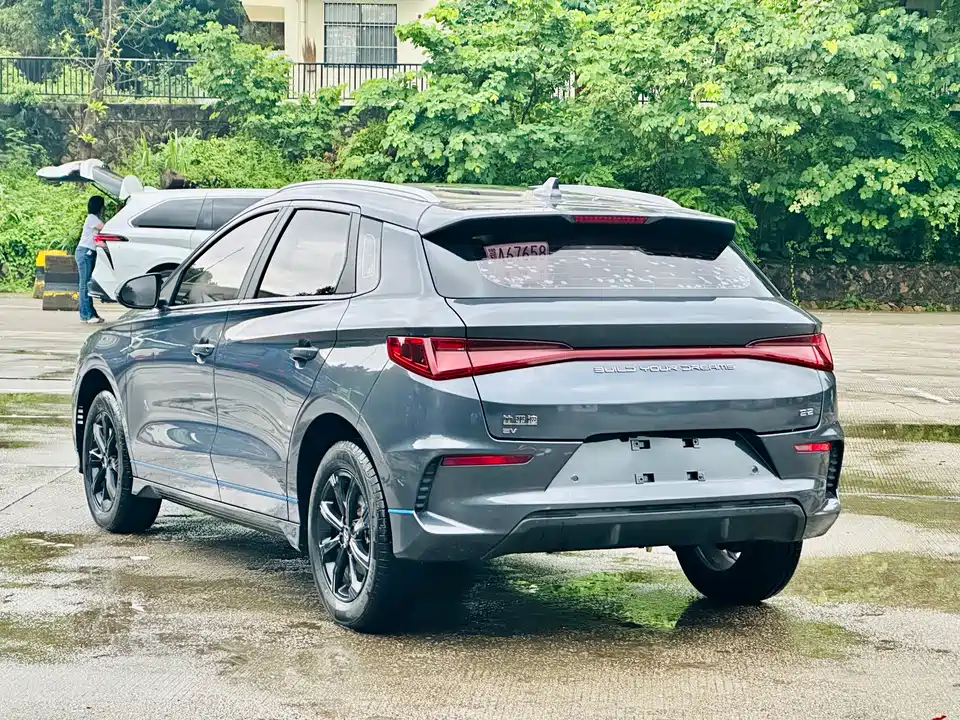 BYD e2