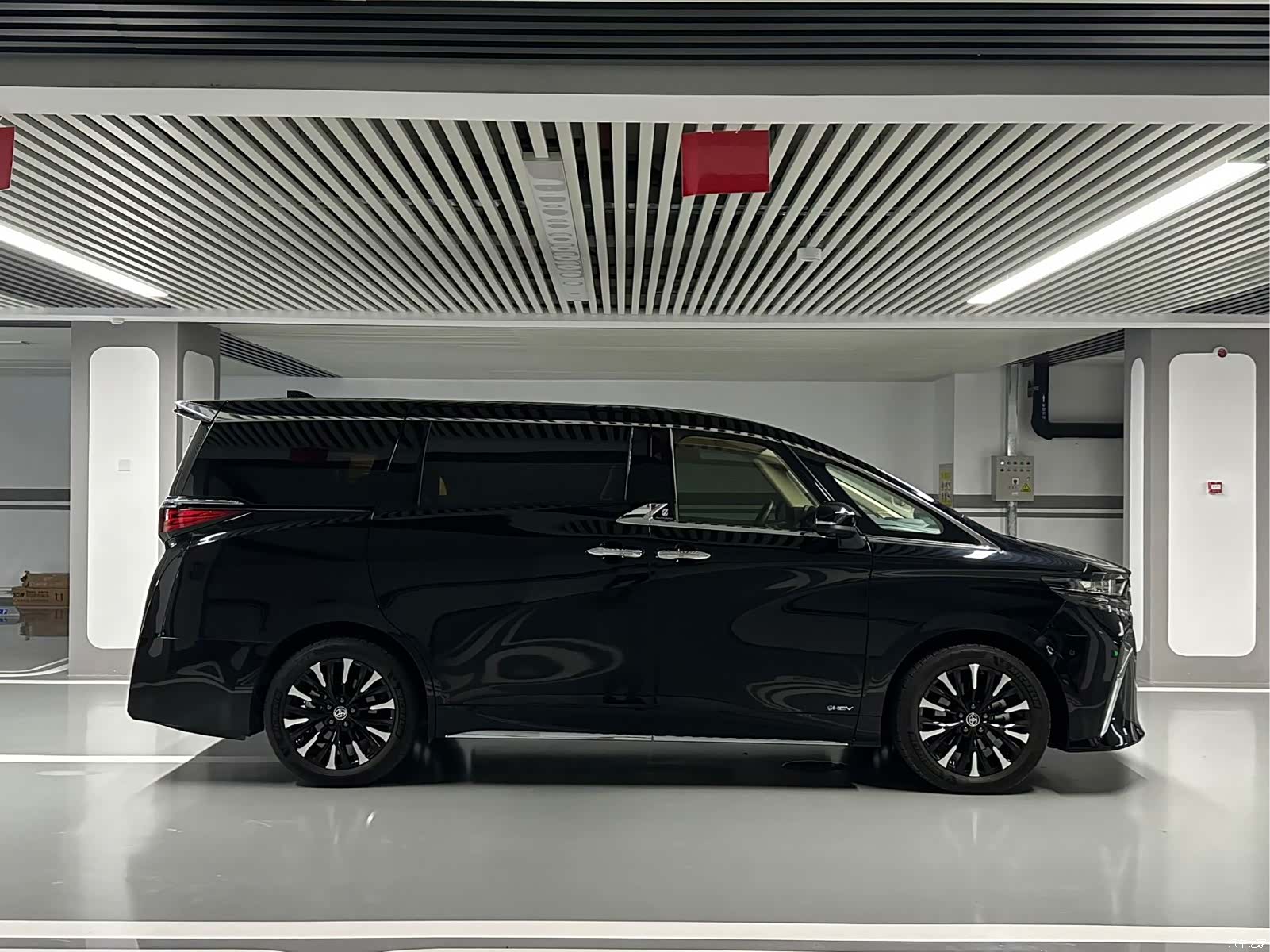 Toyota Alphard, 2024 26