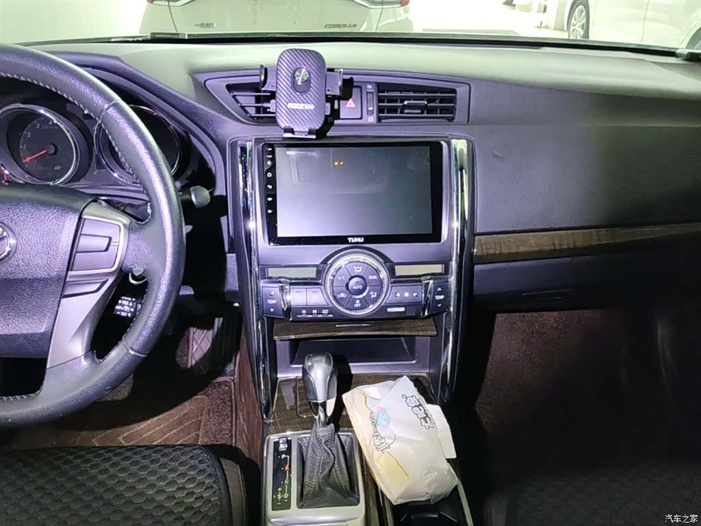 Toyota 2.5V, 2015 9